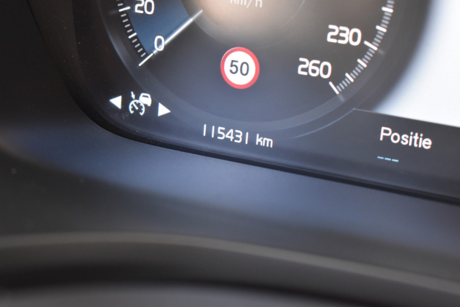 Volvo V60 B3 177PK Automaat Business Pro | ACC | Camera | 18"LMV | Stoelverwarming | Stuurverwarming