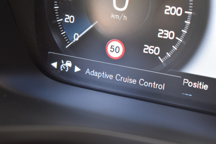 Volvo V60 B3 177PK Automaat Business Pro | ACC | Camera | 18"LMV | Stoelverwarming | Stuurverwarming