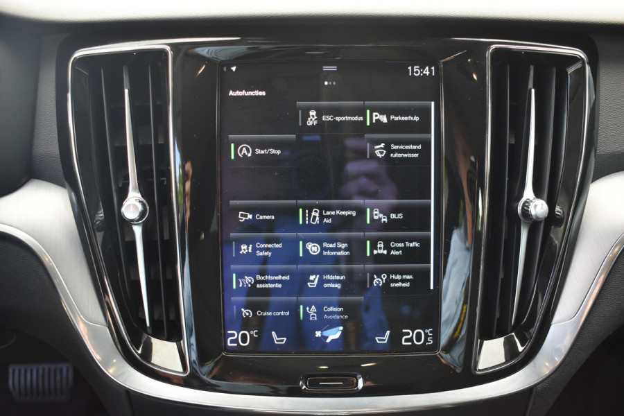 Volvo V60 B3 177PK Automaat Business Pro | ACC | Camera | 18"LMV | Stoelverwarming | Stuurverwarming