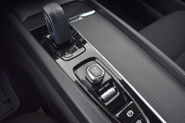 Volvo V60 B3 177PK Automaat Business Pro | ACC | Camera | 18"LMV | Stoelverwarming | Stuurverwarming