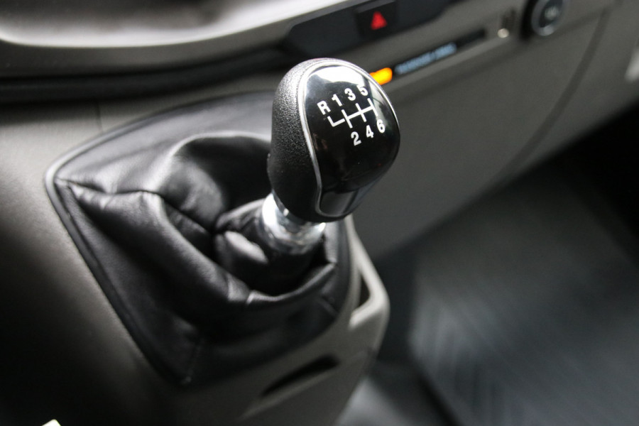 Ford Transit Custom 340 2.0 TDCI 190PK L2H1 | L+R Schuifdeur | Navigatie | Blind Spot | CarPlay | Camera | Standkachel | Trekhaak | 3-Zitter | Nieuwe APK | Onderhoudsbeurt