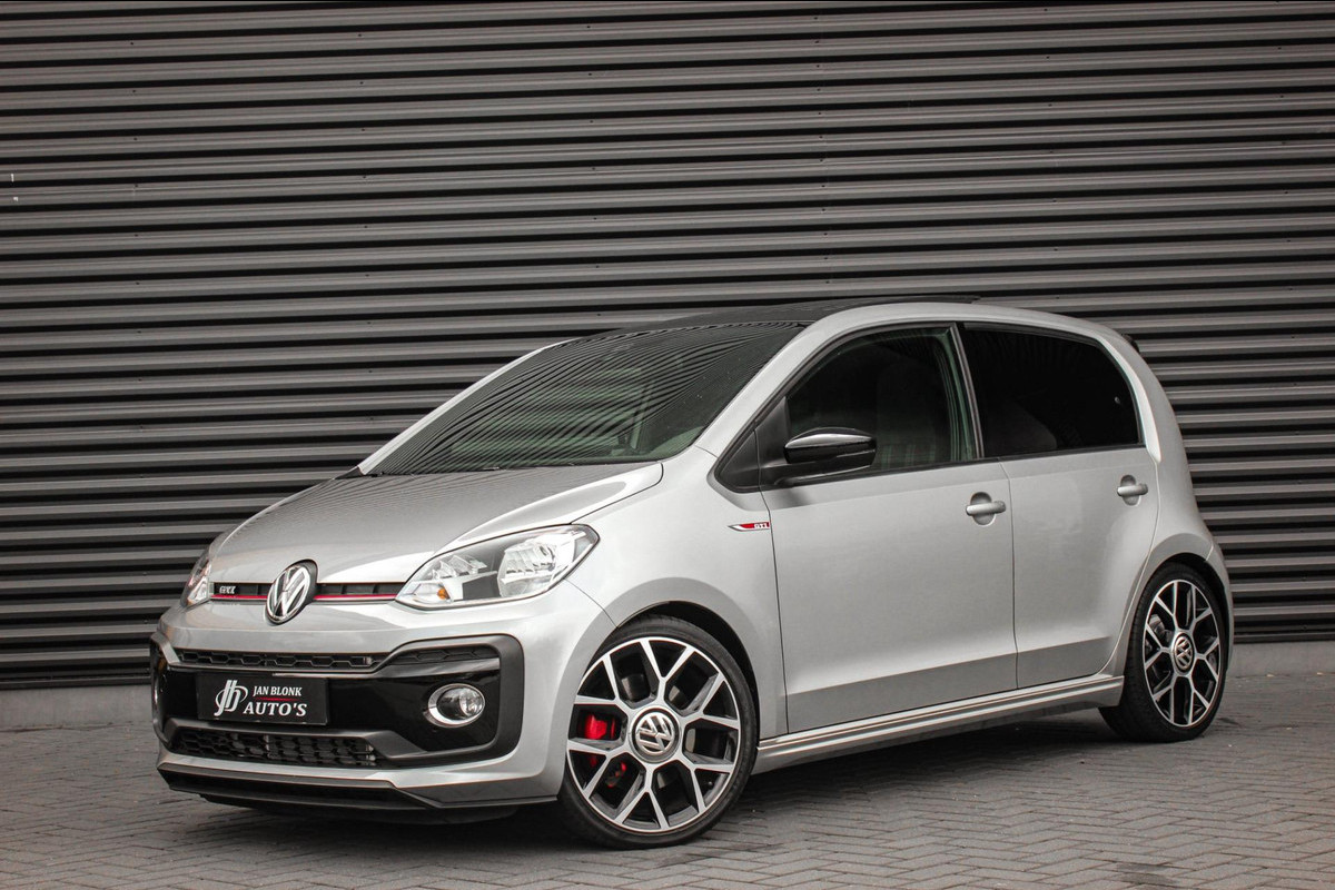 Volkswagen up! 1.0 TSI GTI PANO-DAK / VERLAAGD / 17'' WHEELS / BEATS / CAMERA / CLIMATE / STOELVERWARMING Volkswagen up! 1.0 TSI GTI PANO-DAK / VERLAAGD / 17'' WHEELS / BEATS / CAMERA / CLIMATE / STOELVERWARMING