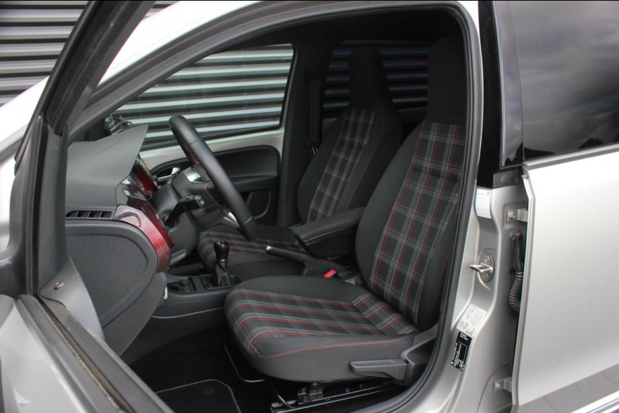 Volkswagen up! 1.0 TSI GTI PANO-DAK / VERLAAGD / 17'' WHEELS / BEATS / CAMERA / CLIMATE / STOELVERWARMING