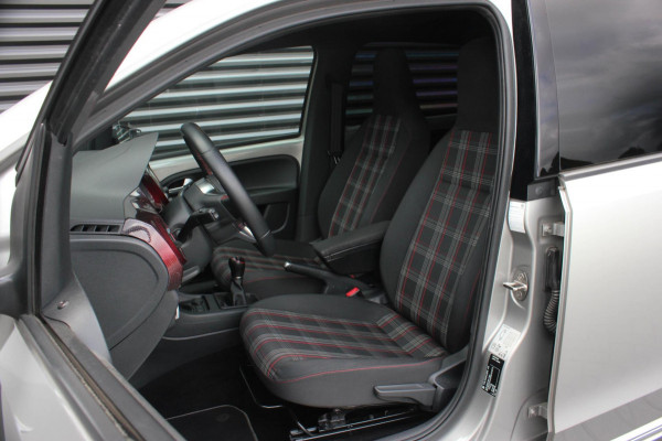 Volkswagen up! 1.0 TSI GTI PANO-DAK / VERLAAGD / 17'' WHEELS / BEATS / CAMERA / CLIMATE / STOELVERWARMING