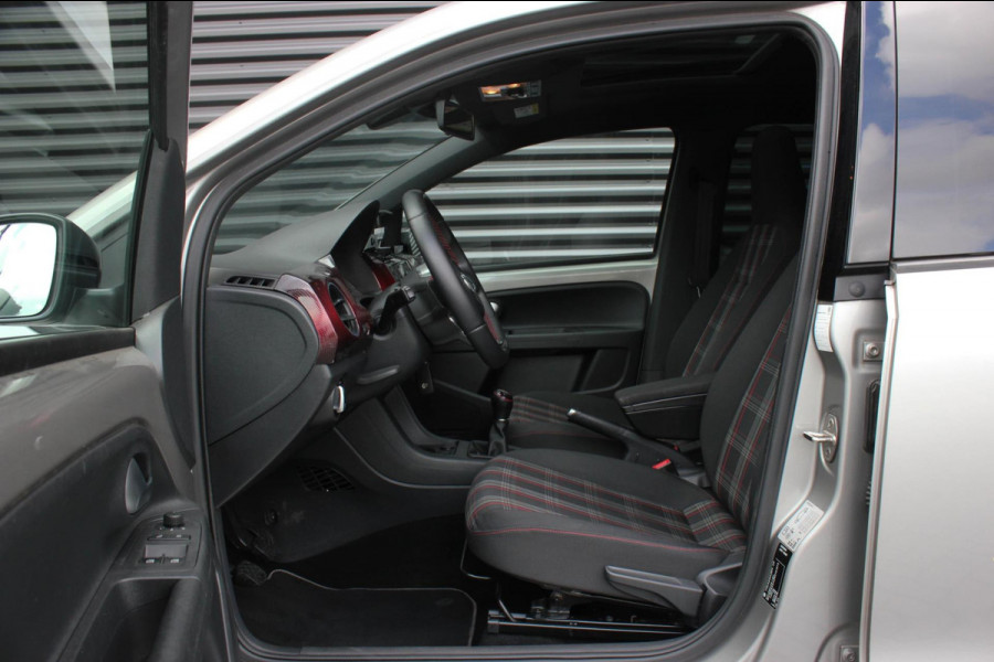 Volkswagen up! 1.0 TSI GTI PANO-DAK / VERLAAGD / 17'' WHEELS / BEATS / CAMERA / CLIMATE / STOELVERWARMING