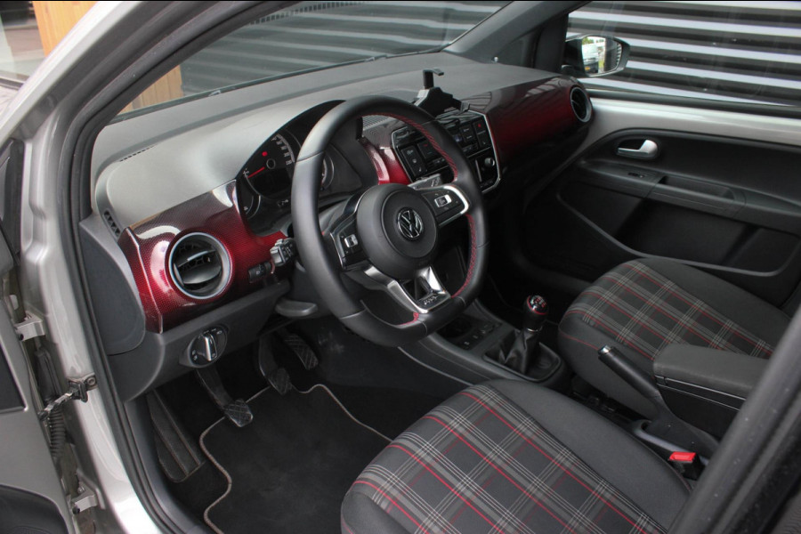 Volkswagen up! 1.0 TSI GTI PANO-DAK / VERLAAGD / 17'' WHEELS / BEATS / CAMERA / CLIMATE / STOELVERWARMING