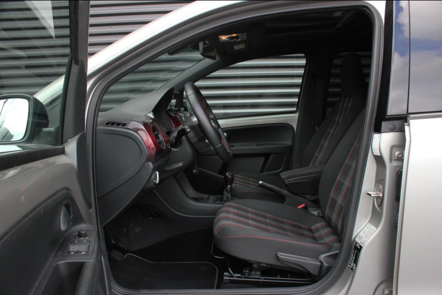 Volkswagen up! 1.0 TSI GTI PANO-DAK / VERLAAGD / 17'' WHEELS / BEATS / CAMERA / CLIMATE / STOELVERWARMING