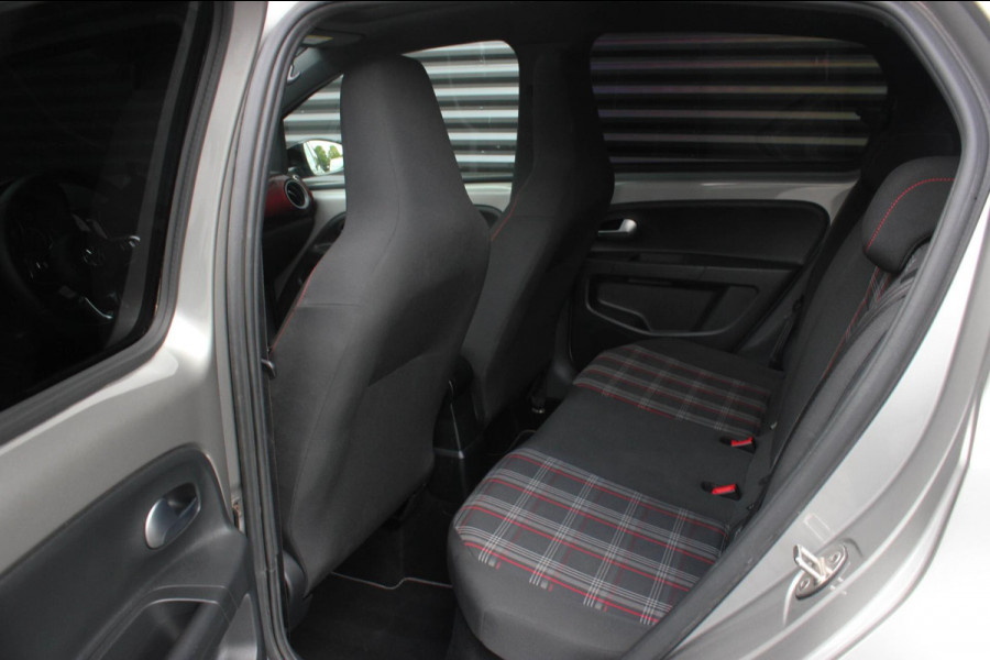 Volkswagen up! 1.0 TSI GTI PANO-DAK / VERLAAGD / 17'' WHEELS / BEATS / CAMERA / CLIMATE / STOELVERWARMING