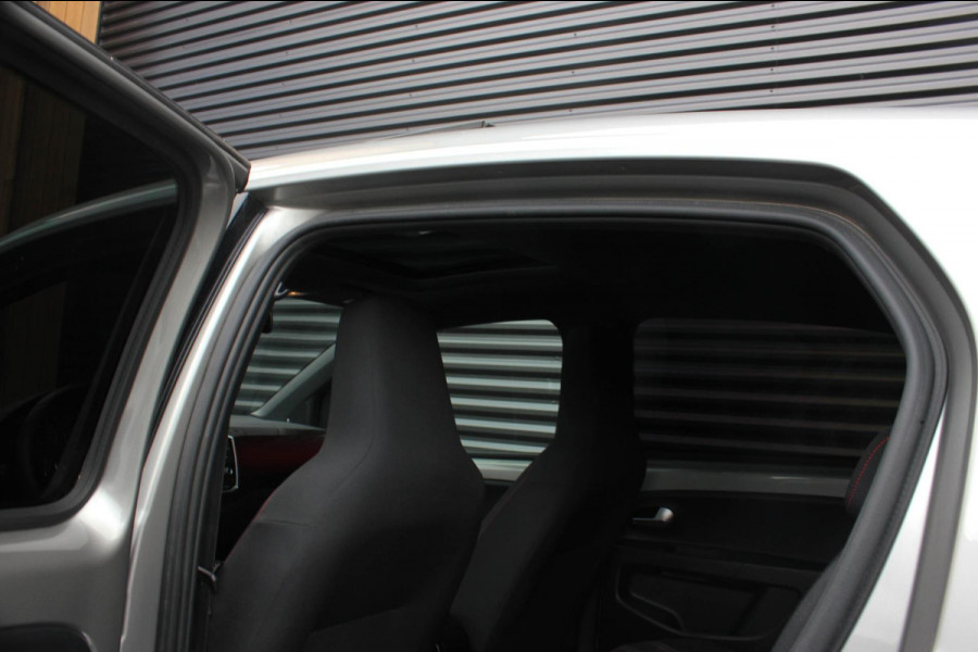 Volkswagen up! 1.0 TSI GTI PANO-DAK / VERLAAGD / 17'' WHEELS / BEATS / CAMERA / CLIMATE / STOELVERWARMING