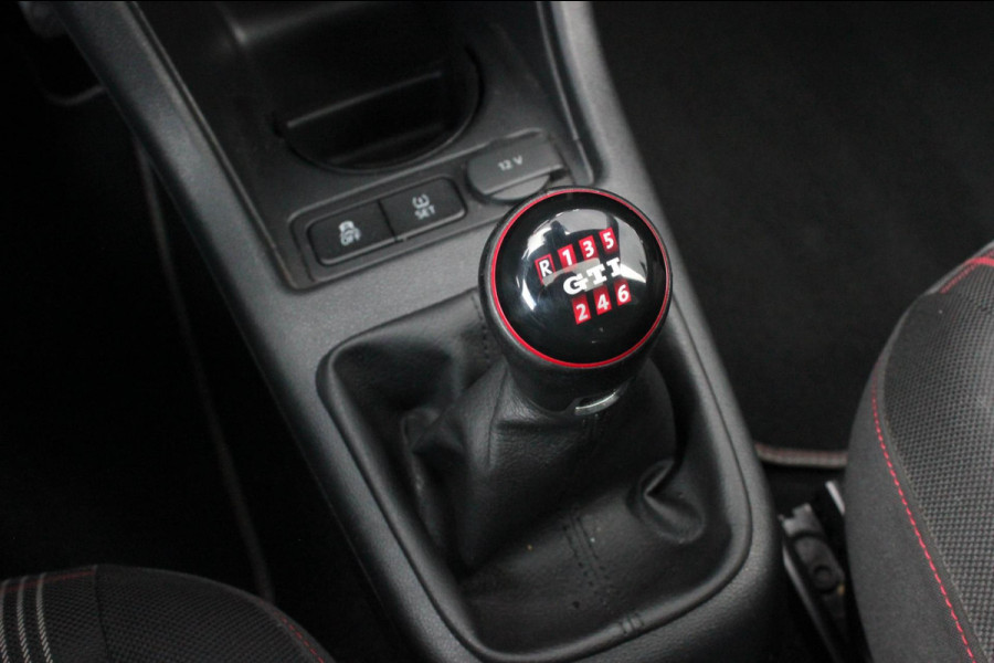 Volkswagen up! 1.0 TSI GTI PANO-DAK / VERLAAGD / 17'' WHEELS / BEATS / CAMERA / CLIMATE / STOELVERWARMING
