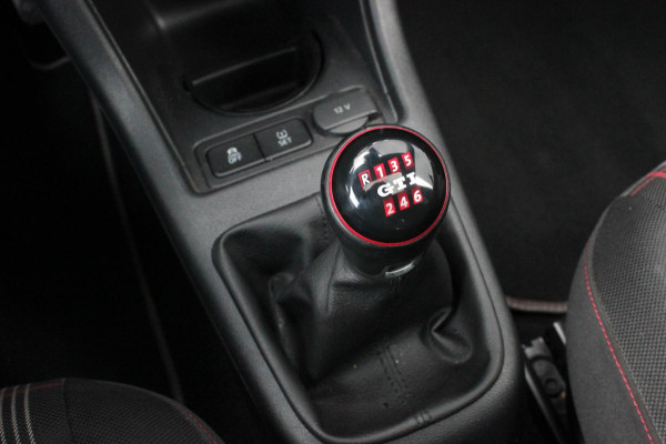 Volkswagen up! 1.0 TSI GTI PANO-DAK / VERLAAGD / 17'' WHEELS / BEATS / CAMERA / CLIMATE / STOELVERWARMING
