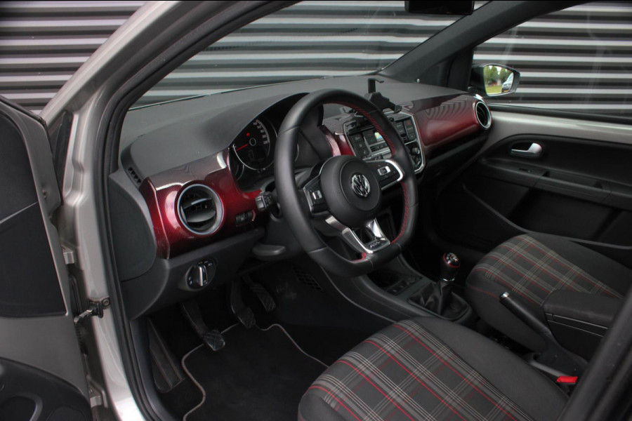 Volkswagen up! 1.0 TSI GTI PANO-DAK / VERLAAGD / 17'' WHEELS / BEATS / CAMERA / CLIMATE / STOELVERWARMING