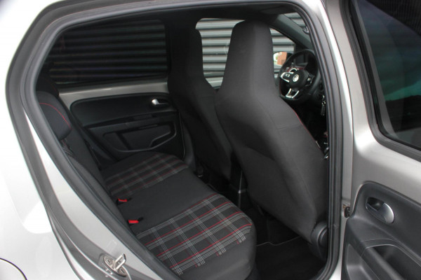 Volkswagen up! 1.0 TSI GTI PANO-DAK / VERLAAGD / 17'' WHEELS / BEATS / CAMERA / CLIMATE / STOELVERWARMING