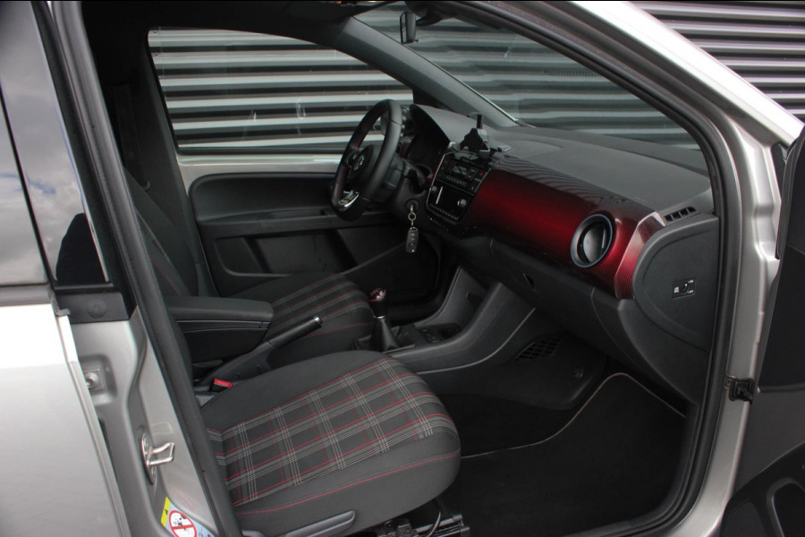 Volkswagen up! 1.0 TSI GTI PANO-DAK / VERLAAGD / 17'' WHEELS / BEATS / CAMERA / CLIMATE / STOELVERWARMING