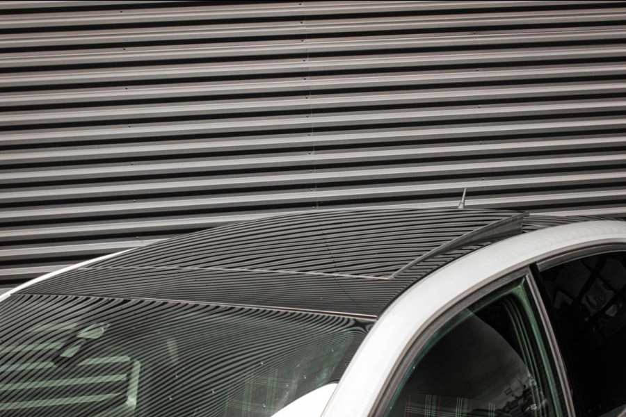 Volkswagen up! 1.0 TSI GTI PANO-DAK / VERLAAGD / 17'' WHEELS / BEATS / CAMERA / CLIMATE / STOELVERWARMING
