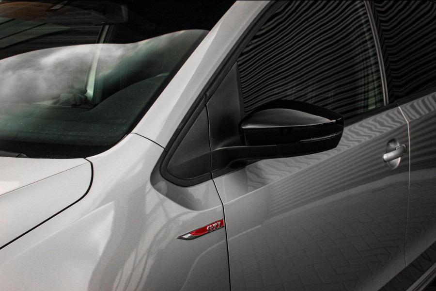 Volkswagen up! 1.0 TSI GTI PANO-DAK / VERLAAGD / 17'' WHEELS / BEATS / CAMERA / CLIMATE / STOELVERWARMING