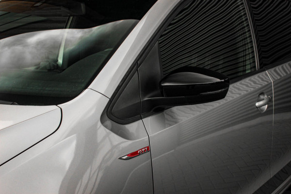 Volkswagen up! 1.0 TSI GTI PANO-DAK / VERLAAGD / 17'' WHEELS / BEATS / CAMERA / CLIMATE / STOELVERWARMING