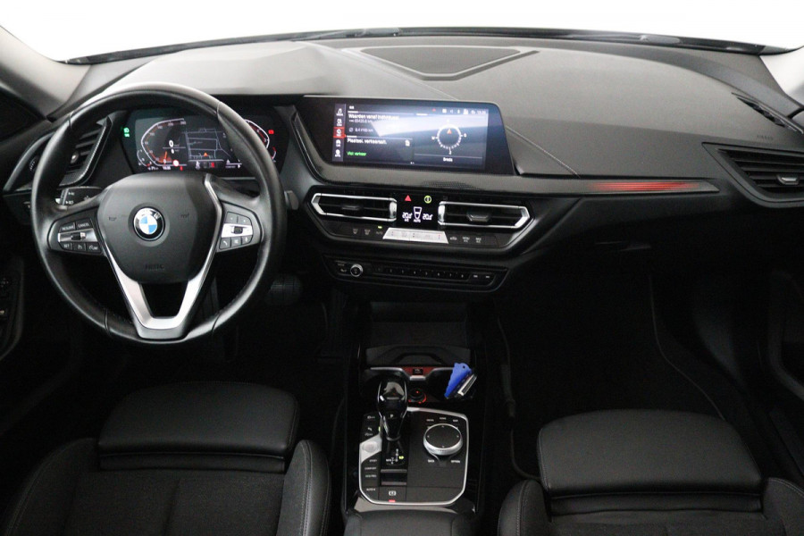BMW 2 Serie Gran Coupé 218i Executive Edition (PANORAMADAK, ACHTERUITRIJCAMERA, PARKEERSENSOREN, CRUISE, AUTOMAAT)