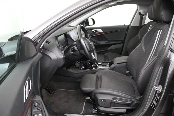 BMW 2 Serie Gran Coupé 218i Executive Edition (PANORAMADAK, ACHTERUITRIJCAMERA, PARKEERSENSOREN, CRUISE, AUTOMAAT)