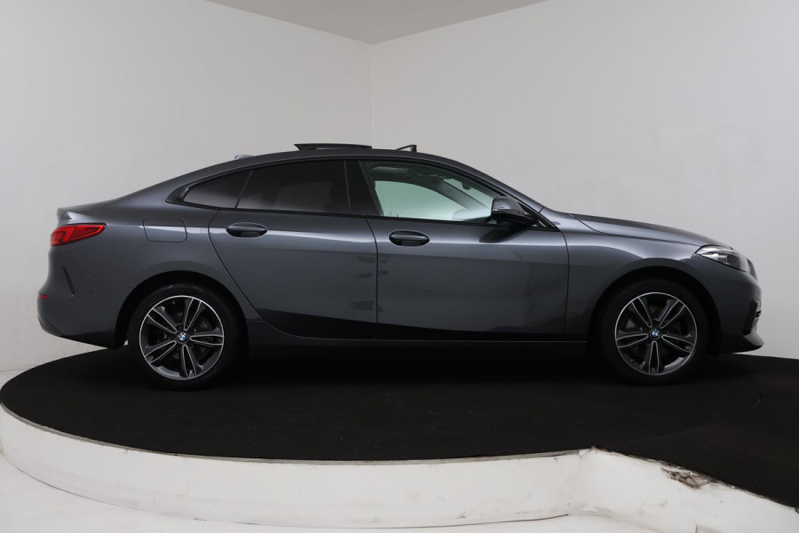 BMW 2 Serie Gran Coupé 218i Executive Edition (PANORAMADAK, ACHTERUITRIJCAMERA, PARKEERSENSOREN, CRUISE, AUTOMAAT)
