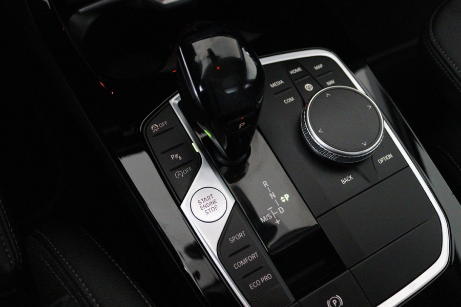 BMW 2 Serie Gran Coupé 218i Executive Edition (PANORAMADAK, ACHTERUITRIJCAMERA, PARKEERSENSOREN, CRUISE, AUTOMAAT)