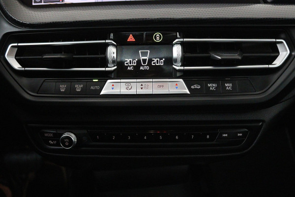 BMW 2 Serie Gran Coupé 218i Executive Edition (PANORAMADAK, ACHTERUITRIJCAMERA, PARKEERSENSOREN, CRUISE, AUTOMAAT)
