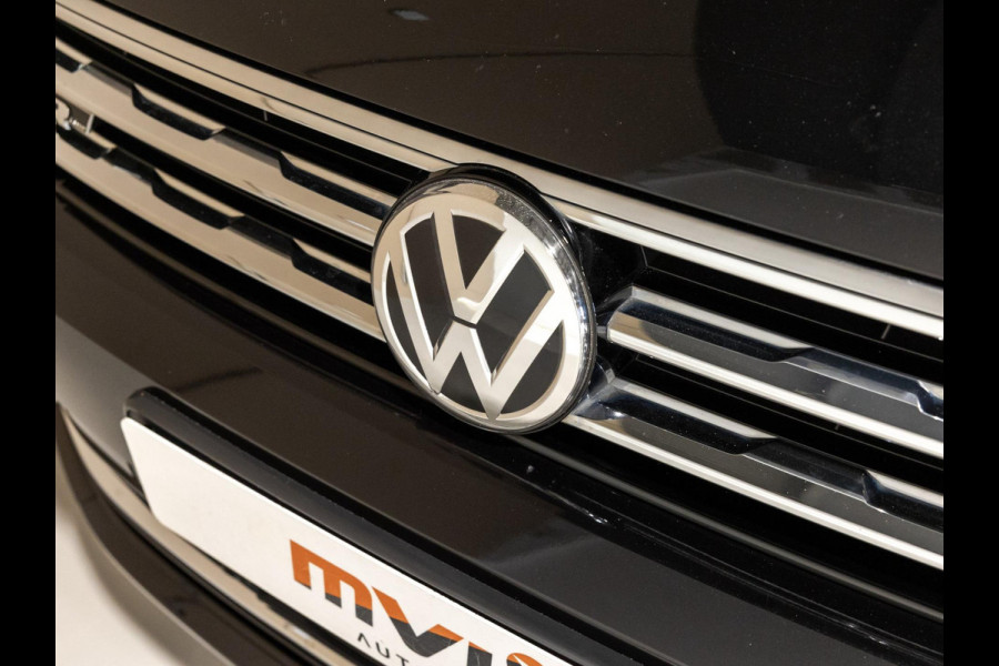 Volkswagen Tiguan 2.0 TSI 4Motion 2x R-line / 220pk / Leder / Pano / Led / Head-up / Virtual Cockpit / 360 camera