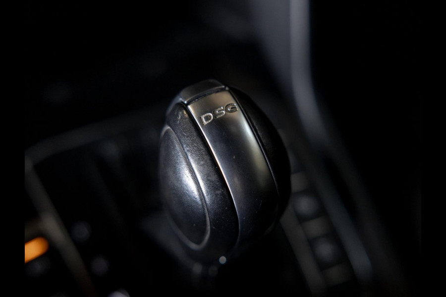 Volkswagen Tiguan 2.0 TSI 4Motion 2x R-line / 220pk / Leder / Pano / Led / Head-up / Virtual Cockpit / 360 camera
