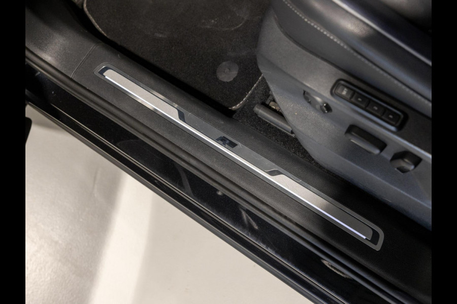 Volkswagen Tiguan 2.0 TSI 4Motion 2x R-line / 220pk / Leder / Pano / Led / Head-up / Virtual Cockpit / 360 camera