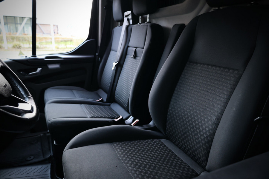 Ford Transit Custom 300 2.0 TDCI L2H1 Raptor Edition | 6.500 KM | BPM VRIJ | CarPlay | Lane Assist | DAB | Cruise control | PDC V+A | 3-Zitter || Betimmering | Nieuwe APK | Fabrieksgarantie