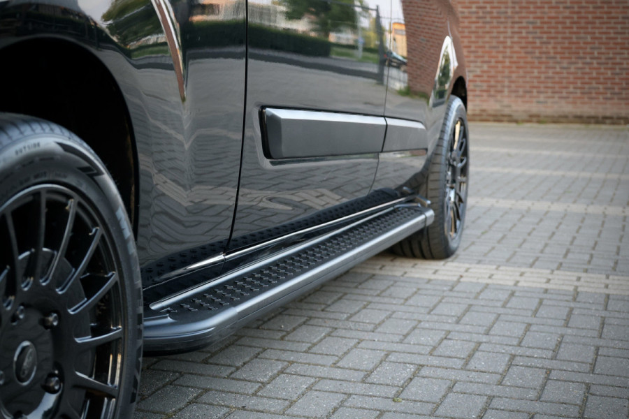 Ford Transit Custom 300 2.0 TDCI L2H1 Raptor Edition | 6.500 KM | BPM VRIJ | CarPlay | Lane Assist | DAB | Cruise control | PDC V+A | 3-Zitter || Betimmering | Nieuwe APK | Fabrieksgarantie