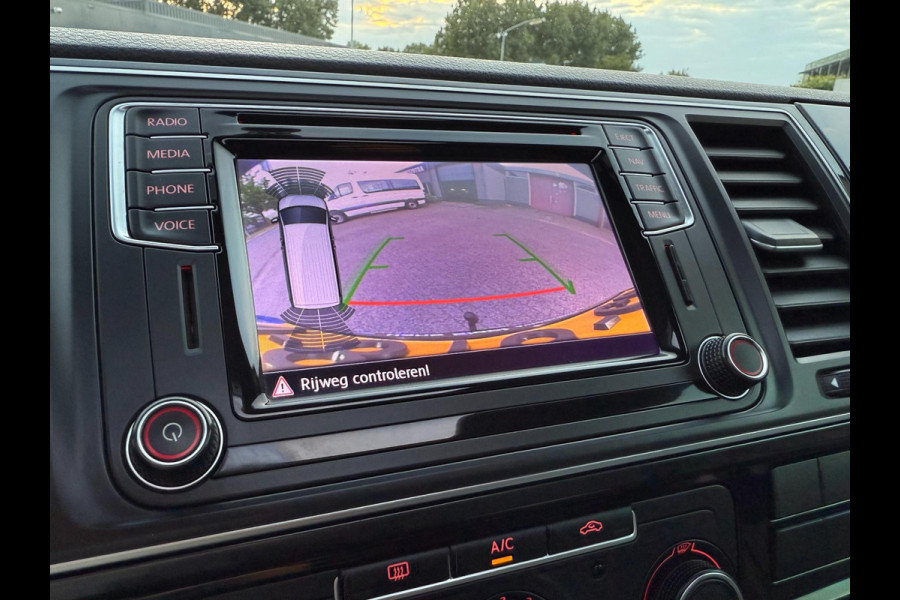 Volkswagen Transporter 2.0 TDI L2H1 205PK DUB-CAB HIG-LINE DSG DAKRAAM LEER NAVI