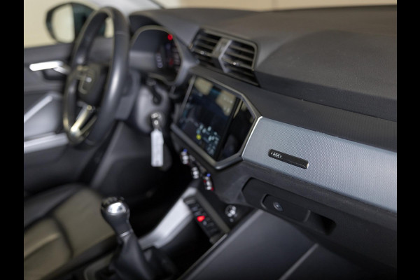 Audi Q3 35 TFSI Pro Line business / 150pk / Apple Carplay / Matrix / Side Assist