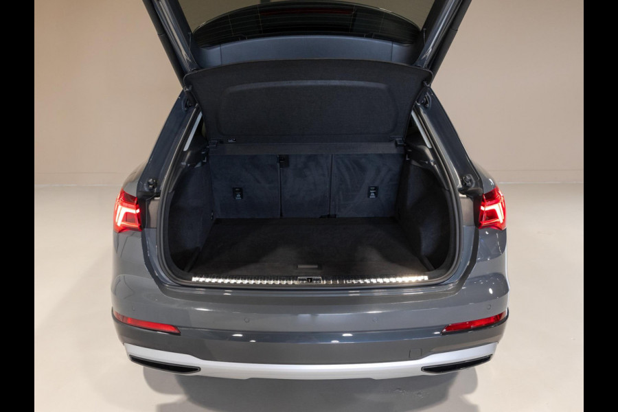 Audi Q3 35 TFSI Pro Line business / 150pk / Apple Carplay / Matrix / Side Assist