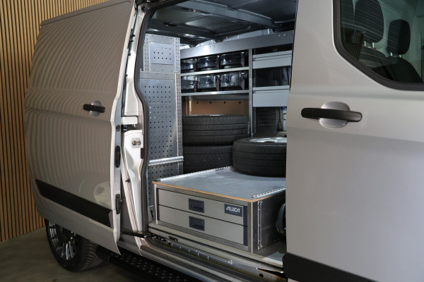 Ford Transit Custom 320 2.0 TDCI L2H1 Raptor Edition | Bi-Xenon | CarPlay | Navigatie | Camera | Stoelverwarming | Dodehoek detector | Lane Assist | DAB | 3-Zitter | Dealer onderhouden | Nieuwe APK