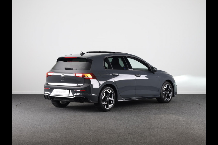 Volkswagen Golf 1.5 eTSI R-Line Edition 8.5 116 pk Automaat (DSG) | Navigatie via App | Panoramadak | Parkeersensoren | Rondomzicht camera | Adaptieve cruise control | R-Line |