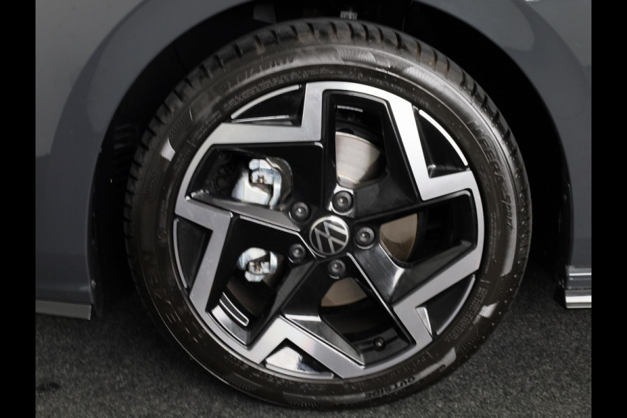 Volkswagen Golf 1.5 eTSI R-Line Edition 8.5 116 pk Automaat (DSG) | Navigatie via App | Panoramadak | Parkeersensoren | Rondomzicht camera | Adaptieve cruise control | R-Line |
