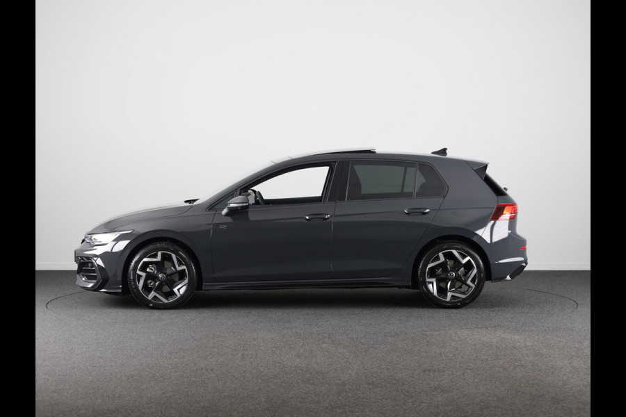 Volkswagen Golf 1.5 eTSI R-Line Edition 8.5 116 pk Automaat (DSG) | Navigatie via App | Panoramadak | Parkeersensoren | Rondomzicht camera | Adaptieve cruise control | R-Line |
