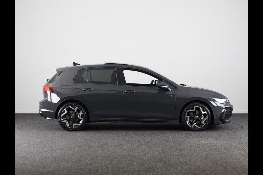 Volkswagen Golf 1.5 eTSI R-Line Edition 8.5 116 pk Automaat (DSG) | Navigatie via App | Panoramadak | Parkeersensoren | Rondomzicht camera | Adaptieve cruise control | R-Line |
