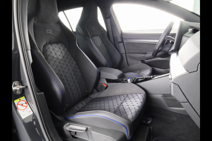 Volkswagen Golf 1.5 eTSI R-Line Edition 8.5 116 pk Automaat (DSG) | Navigatie via App | Panoramadak | Parkeersensoren | Rondomzicht camera | Adaptieve cruise control | R-Line |