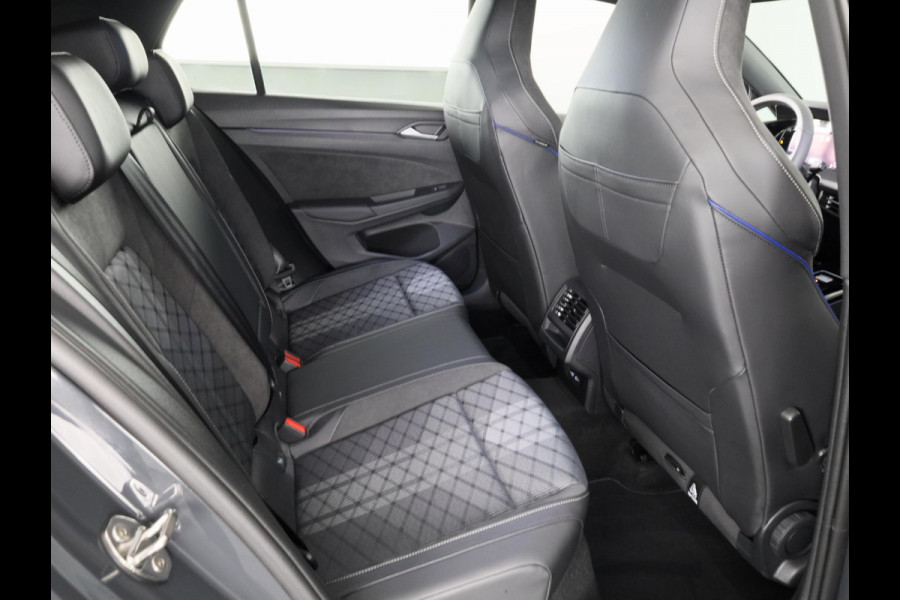 Volkswagen Golf 1.5 eTSI R-Line Edition 8.5 116 pk Automaat (DSG) | Navigatie via App | Panoramadak | Parkeersensoren | Rondomzicht camera | Adaptieve cruise control | R-Line |