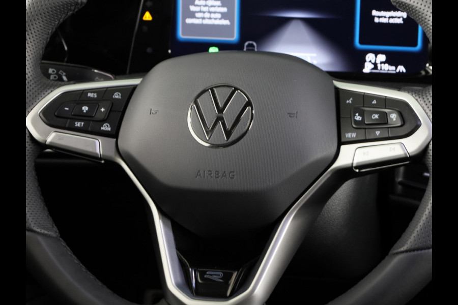 Volkswagen Golf 1.5 eTSI R-Line Edition 8.5 116 pk Automaat (DSG) | Navigatie via App | Panoramadak | Parkeersensoren | Rondomzicht camera | Adaptieve cruise control | R-Line |
