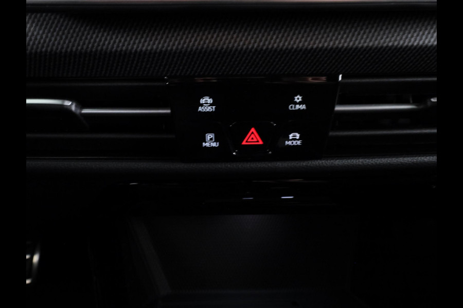 Volkswagen Golf 1.5 eTSI R-Line Edition 8.5 116 pk Automaat (DSG) | Navigatie via App | Panoramadak | Parkeersensoren | Rondomzicht camera | Adaptieve cruise control | R-Line |