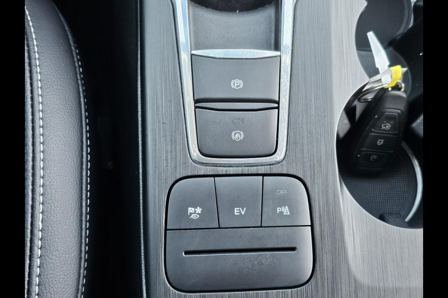 Ford Kuga 2.5 PHEV Titanium X 225pk | Winterpack | Elek. Achterklep | B&O Play | Half Leder | Michelin Cross Climate | 1.500kg Trekgewicht