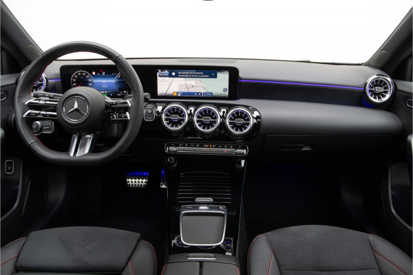Mercedes-Benz A-Klasse 250 e AMG Premium, Facelift, Pano, Camera, Widescreen, 2024 Hybrid