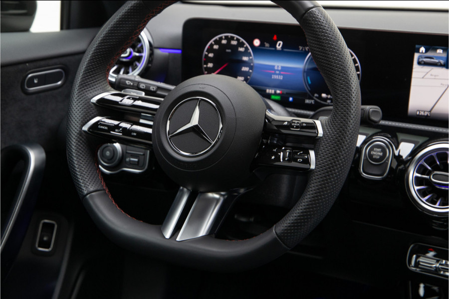 Mercedes-Benz A-Klasse 250 e AMG Premium, Facelift, Pano, Camera, Widescreen, 2024 Hybrid