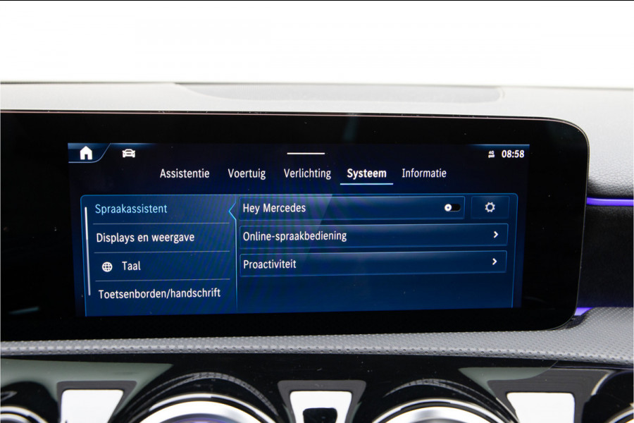 Mercedes-Benz A-Klasse 250 e AMG Premium, Facelift, Pano, Camera, Widescreen, 2024 Hybrid