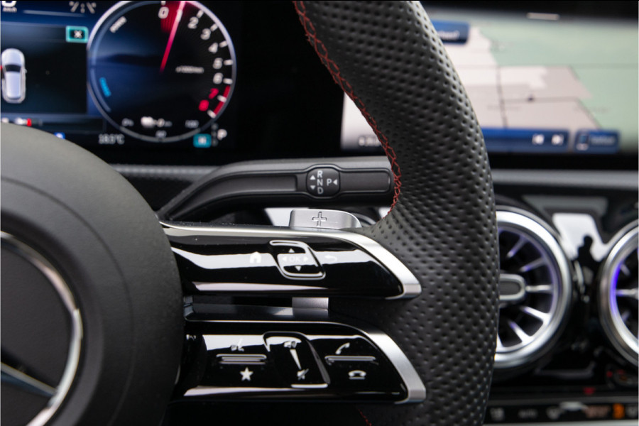 Mercedes-Benz A-Klasse 250 e AMG Premium, Facelift, Pano, Camera, Widescreen, 2024 Hybrid