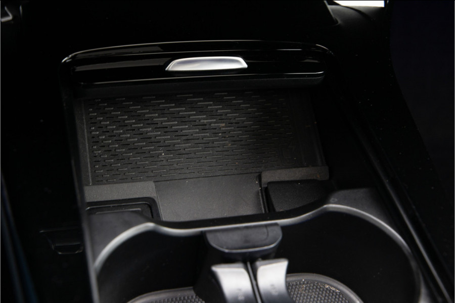 Mercedes-Benz A-Klasse 250 e AMG Premium, Facelift, Pano, Camera, Widescreen, 2024 Hybrid