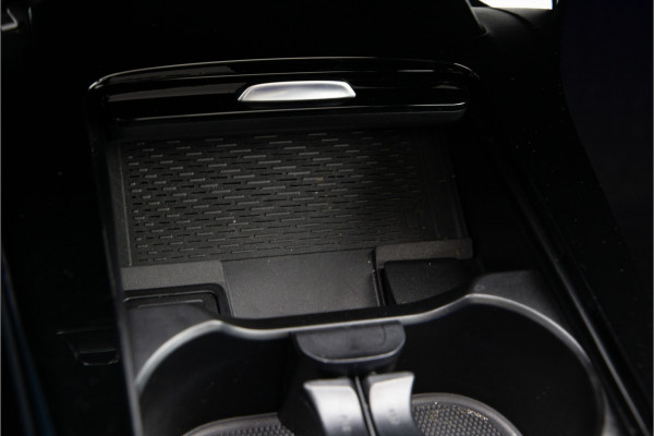 Mercedes-Benz A-Klasse 250 e AMG Premium, Facelift, Pano, Camera, Widescreen, 2024 Hybrid